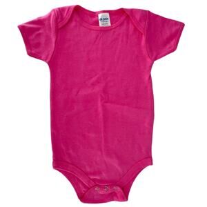 Gildan Soft Style Ringspun Cotton Short Sleeve Bodysuit 18/24 Months Hot Pink
